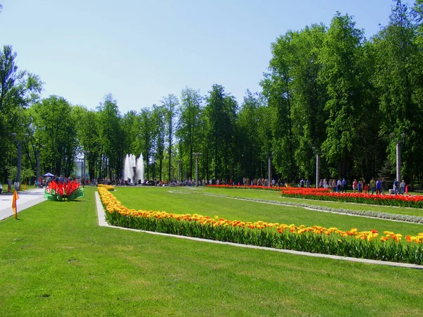 Callejón Parque Victory Minsk Bielorrusia — Foto de Stock