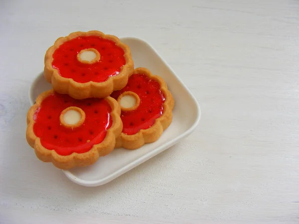 Galletas Con Flores Mermelada Roja —  Fotos de Stock