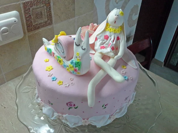 Pastel Fondant Con Conejo Tilda Caracol Colorido Pastel Pintado Mano — Foto de Stock