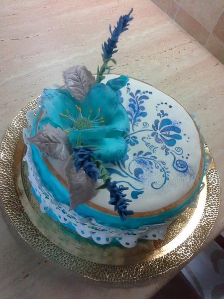 Bonito Pastel Fondant Colores Azul Blanco Con Azúcar Lavanda Peonía — Foto de Stock