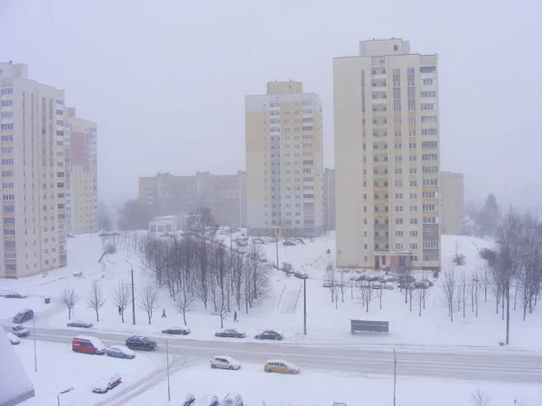 Cena Urbana Após Queda Neve Amanhecer Frio Sobre Cidade Congelada — Fotografia de Stock