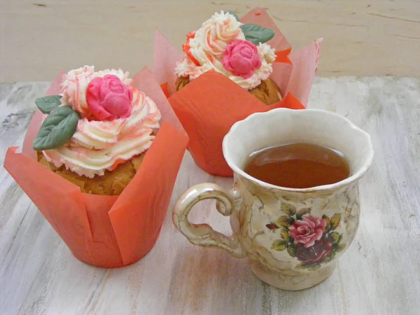 Sore Hari Teh Dengan Mawar Cupcakes Cangkir Teh Vintage Pada — Stok Foto