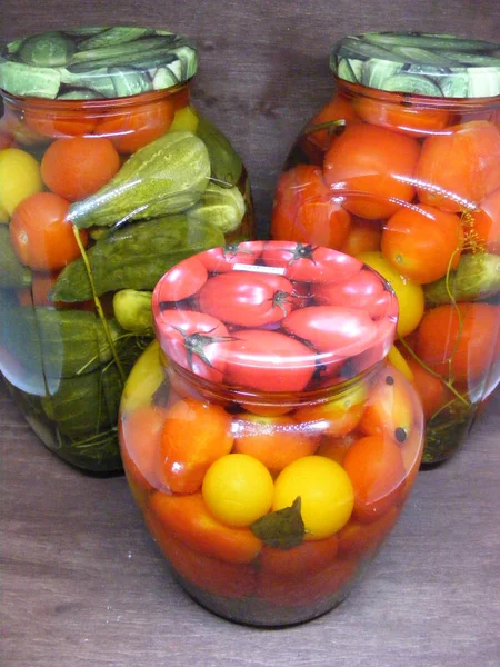 Verduras Ecológicas Tomates Cherry Tarro Sobre Fondo Madera — Foto de Stock