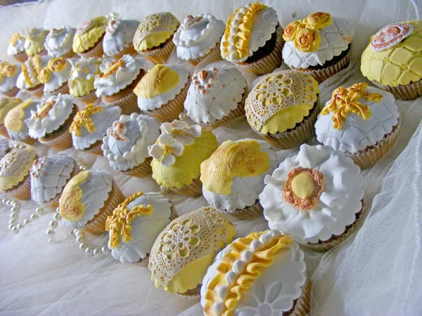 Cupcakes Casamento Vintage Amarelo — Fotografia de Stock
