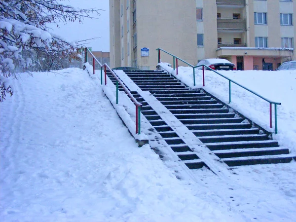 Hala Trappor Efter Första Snön City — Stockfoto