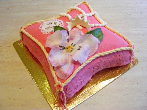 Tarta Fondant Forma Almohada Con Flor Para Niña — Foto de Stock