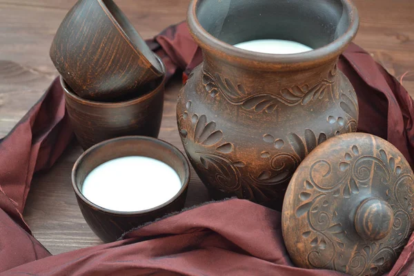 Молоко Старинной Деревенской Керамике Потрепанное Изображение Винтажном Стиле — стоковое фото