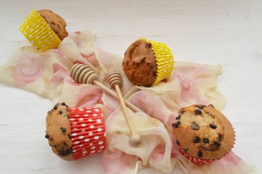 Lezzetli cupcakes dolu bir tepsi