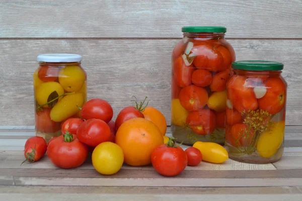 Tomates Escabeche Frasco Tomates Rojos Amarillos Conservación Ussr Tomates Sabrosos —  Fotos de Stock