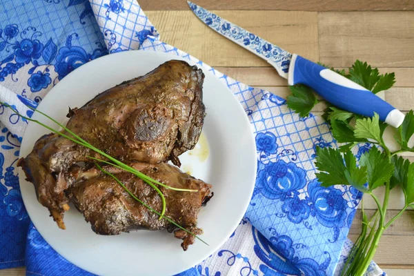 Coelho Selvagem Assado Pernas Lebre Caça Cozinha Russa Estilo Gzhel — Fotografia de Stock