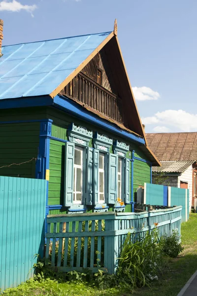 Eski Ahşap Geleneksel Kırsal Dekore Edilmiş Pencereler Belarus Çerçeveler — Stok fotoğraf