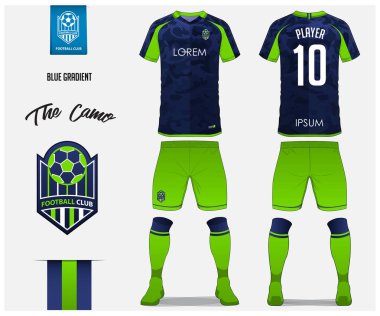Futbol jersey veya futbol takımı şablon tasarım futbol kulübü için. Mavi kamuflaj degrade futbol forması ile çorap ve mavi şort kadar sahte. Ön ve arka futbol Tekdüzen görüntüleyin. Futbol logo tasarımı. Vektör çizim.