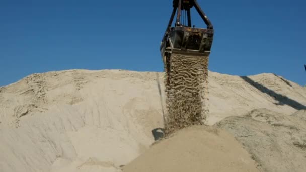 Extracción Arena Del Río Las Grúas Pórtico Puerto Fluvial Cargan — Vídeo de stock