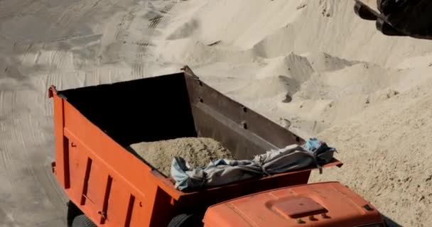 Extracción Arena Del Río Las Grúas Pórtico Puerto Fluvial Cargan — Vídeo de stock