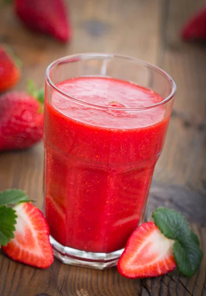 Nahaufnahme Eines Gesunden Smoothie Getränks Aus Erdbeeren — Stockfoto