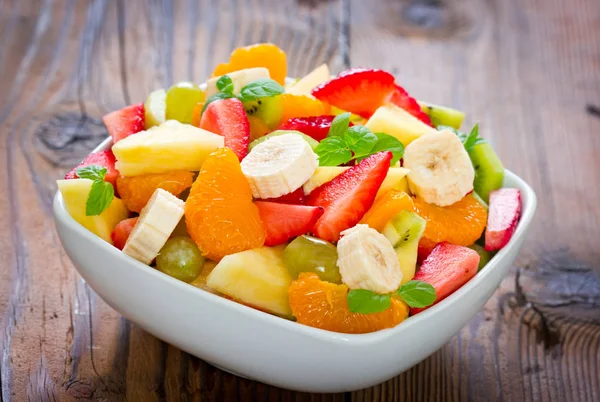 Close Uitzicht Verse Fruitsalade Bowl — Stockfoto