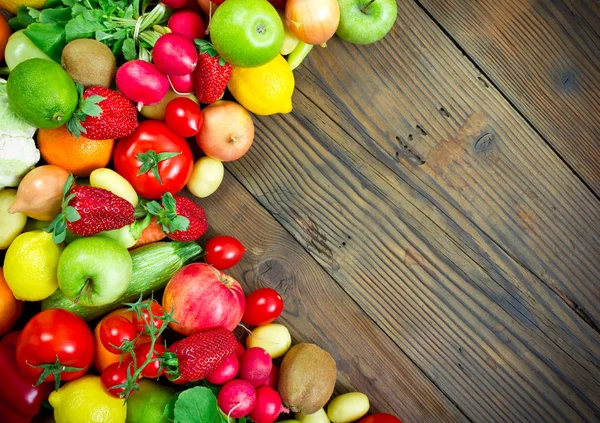 Verdure Fresche Frutta Disposte Tavolo Legno — Foto Stock