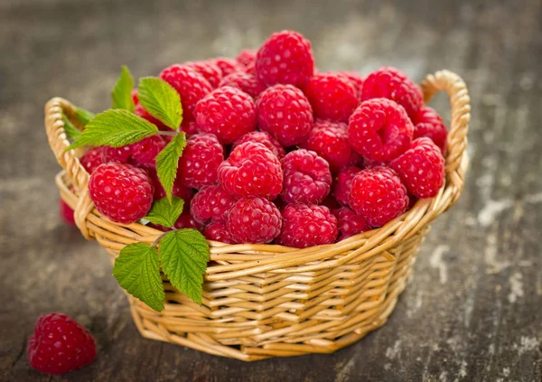 Close View Fresh Raspberries Wicker Basket — Stock Photo, Image