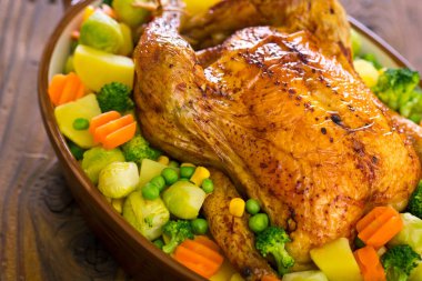 ızgara tavuk ve sebze yakın görünümü