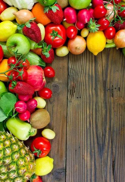 Verduras Frutas Frescas Dispuestas Sobre Una Mesa Madera —  Fotos de Stock