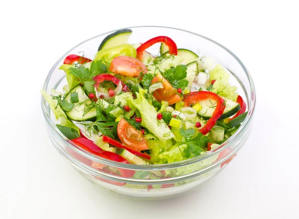 Taze Sebze Salatası Bakış Beyaz Arka Plan Üzerinde Kapatın — Stok fotoğraf