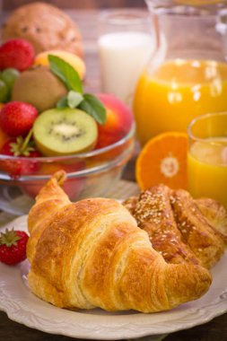 taze meyveler ile sağlıklı kahvaltı yakın görünüm