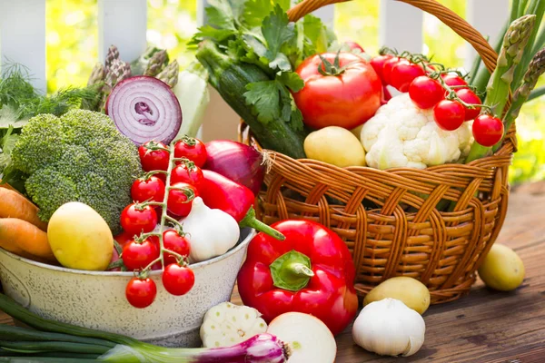 Vue Rapprochée Des Légumes Frais Mûrs Arrangés — Photo