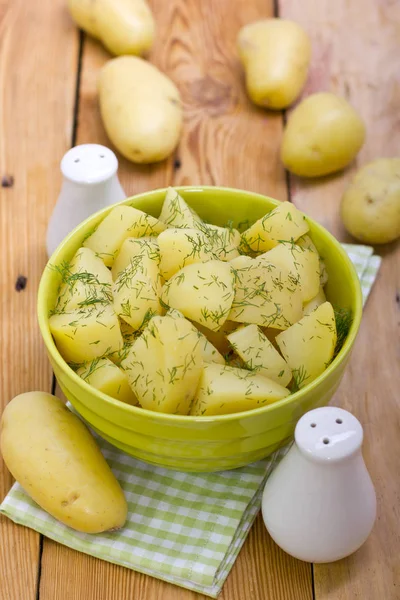 Vista Vicino Delle Patate Bollite Fatte Casa Ciotola Tavolo Legno — Foto Stock