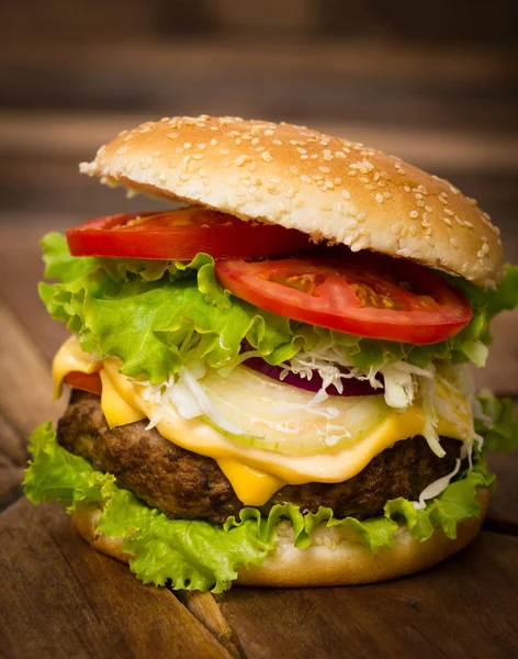 Close Uitzicht Hamburger Houten Tafel — Stockfoto