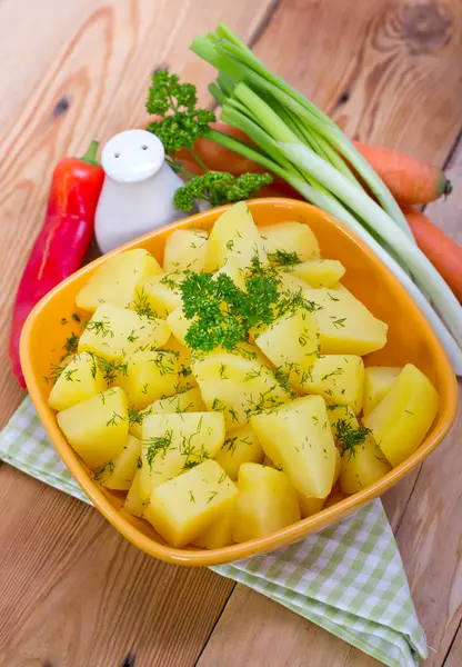 Vista Vicino Delle Patate Bollite Fatte Casa Ciotola Tavolo Legno — Foto Stock