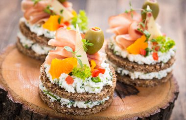 ekmek ile ev yapımı aperatifler görünümünü kapat 