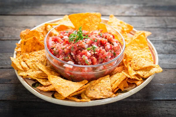 Comida Mexicana Picante Molho Dispostos Mesa Madeira — Fotografia de Stock