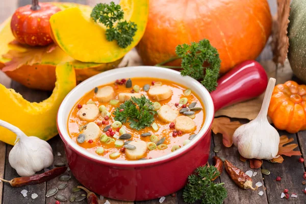 Vue Rapprochée Soupe Citrouille Avec Persil Ail Sur Une Table — Photo