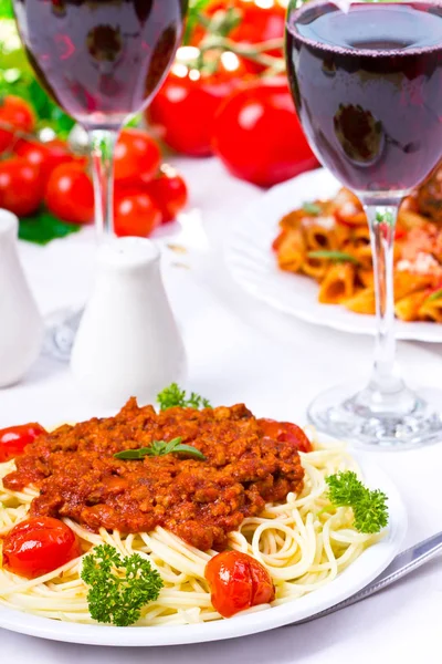 Close View Served Pasta Glasses Red Wine — Stock Photo, Image