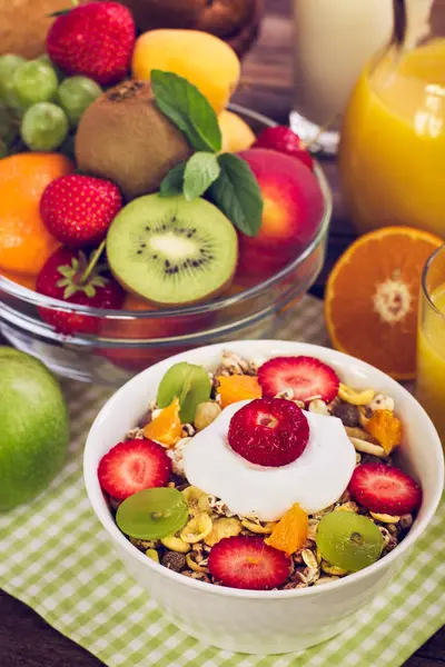 Zár Megjelöl Kilátás Ízletes Egészséges Reggeli Gyümölcsökkel — Stock Fotó