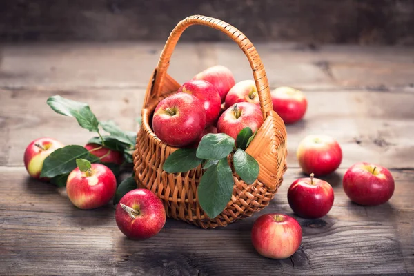 Close View Fresh Apples Wooden Backdrop — Stock Photo, Image