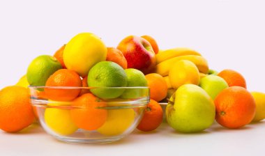 taze meyve bakış beyaz arka plan üzerinde kapatın