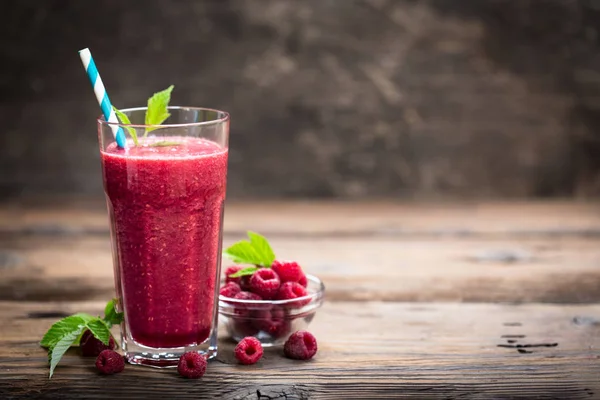 Frisches Getränk Glas Aus Himbeeren Auf Holzgrund — Stockfoto