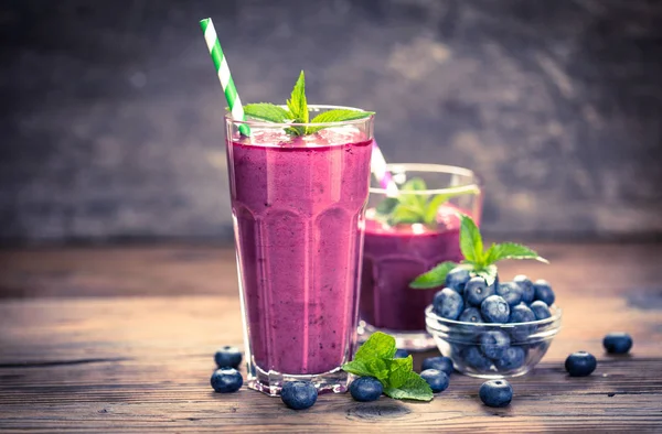 Frische Getränke Gläsern Aus Blaubeeren Auf Holzgrund — Stockfoto