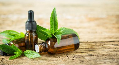 Şişedeki nane yağı