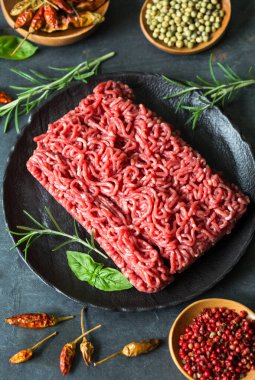 Baharatlı taze kıyma.