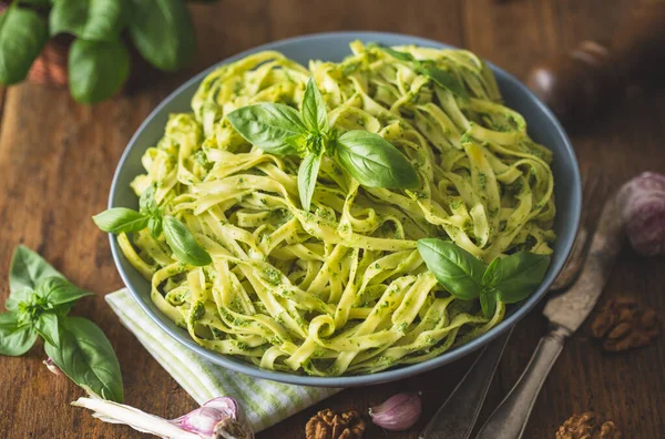 Pesto soslu Tagliatelle makarnası.