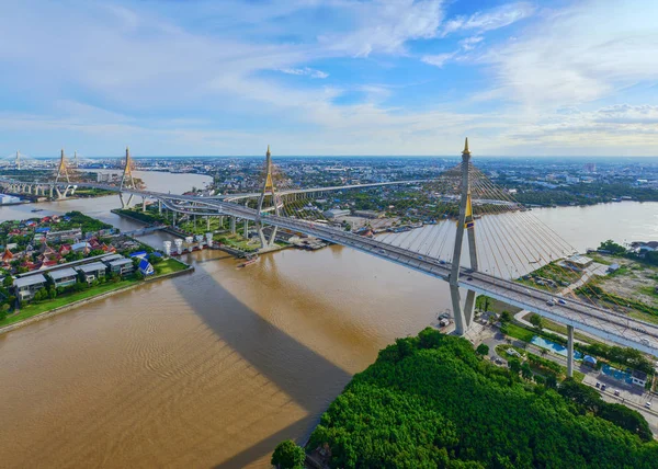 Pont Bhumibol Rivière Chao Phraya Bâtiments Avec Ciel Bleu Midi — Photo