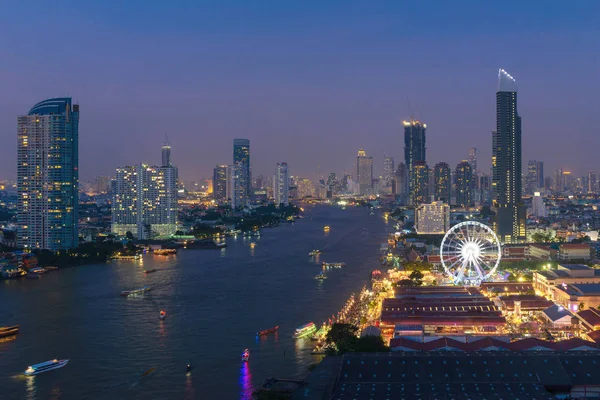 Roda Gigante Pelo Rio Chao Phraya Edifícios Distrito Financeiro Arranha — Fotografia de Stock