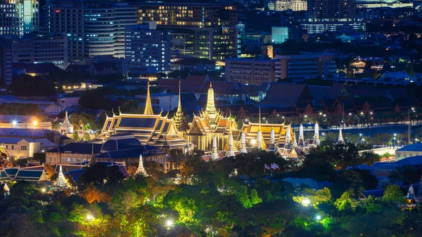 Temple Emerald Buddha Wat Phra Kaew Skyscraper Buildings Bangkok Downtown — Stock Photo, Image