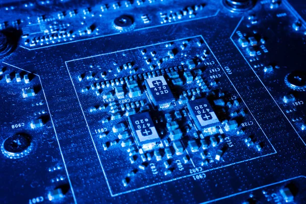 マザーボードのコンピューターと青の背景に未来的な技術コンセプトの電子回路 抽象的なデジタル データ — ストック写真