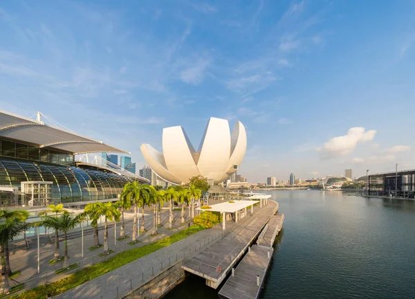 Museu Artscience Marina Bay Com Céu Azul Meio Dia Cidade — Fotografia de Stock