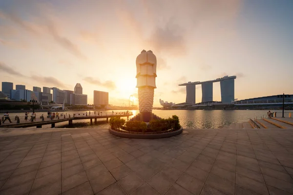 Miasto Singapur Lipca 2018 Merlion Tył Marina Bay Sands Wschodzie — Zdjęcie stockowe