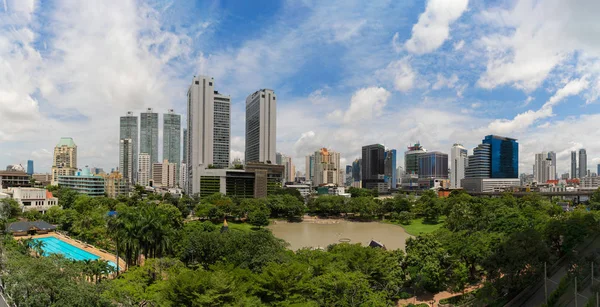 Parque Benjasiri Distrito Sukhumvit Panorama Del Distrito Financiero Edificios Rascacielos —  Fotos de Stock