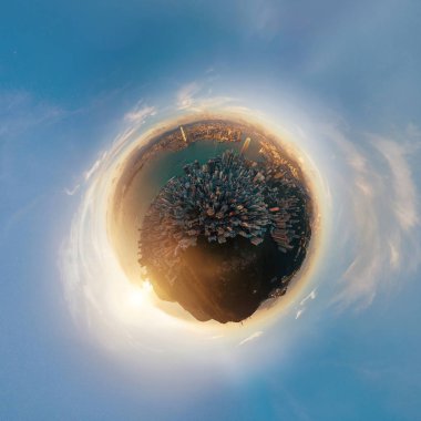 Küçük gezegen 360 derece küre kuş görünümü göz. Panoramik manzaralı Hong Kong şehir merkezinde. Finans bölgesine ve iş merkezleri Asya akıllı şehirde. Gökdelen ve yüksek katlı binaların üstten görünüm.